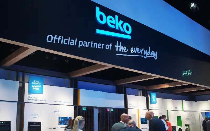 aufsteller plattendruck acrylbuchstaben leuchtbuchstaben profilbuchstaben messe