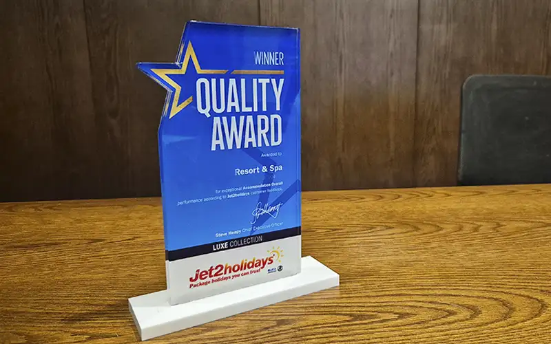 acrylglas tischaufsteller mit konturschnitt plattendruck