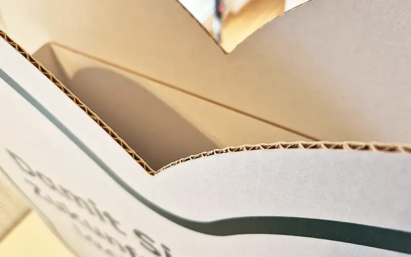 aufsteller doppelseitig wellpappe plattendruck