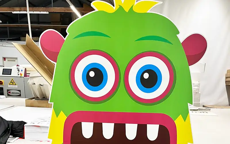 aufsteller konturschnitt produktion plattendruck