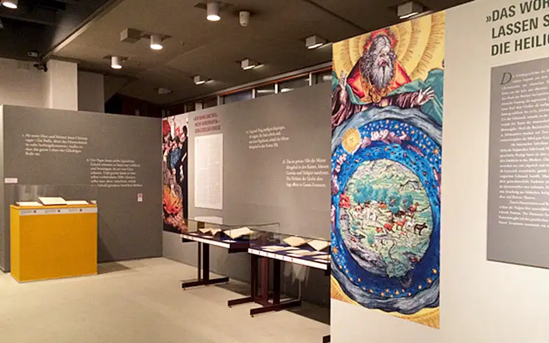 ausstellung museum wandschriften folien beschriftung plattendruck foliendruck