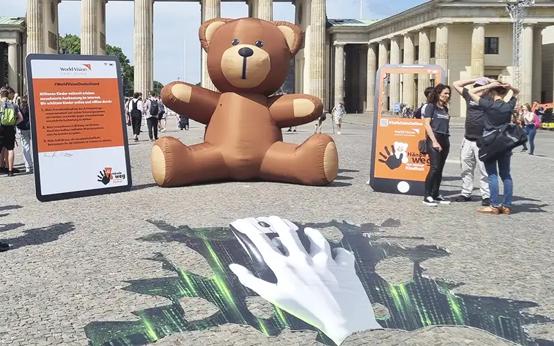 aufsteller plattendruck bodenbanner asphaltwerbung gehwegdruck rutschhemmend aufsteller bannerdruck plattendruck