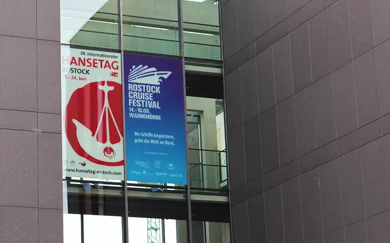 bodenfolie foliendruck fensterfolierung glasfolierung gebaude aussen sichtbar foliendruck