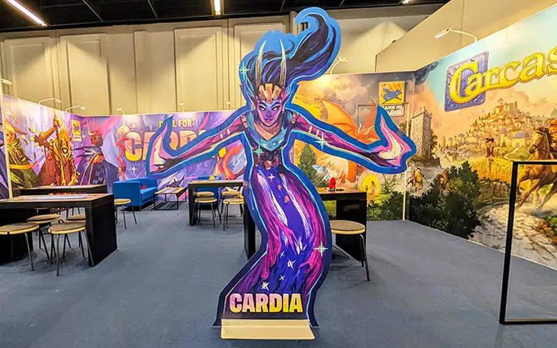 Bunter Figurenaufsteller aus Alu Dibond und Standfuss