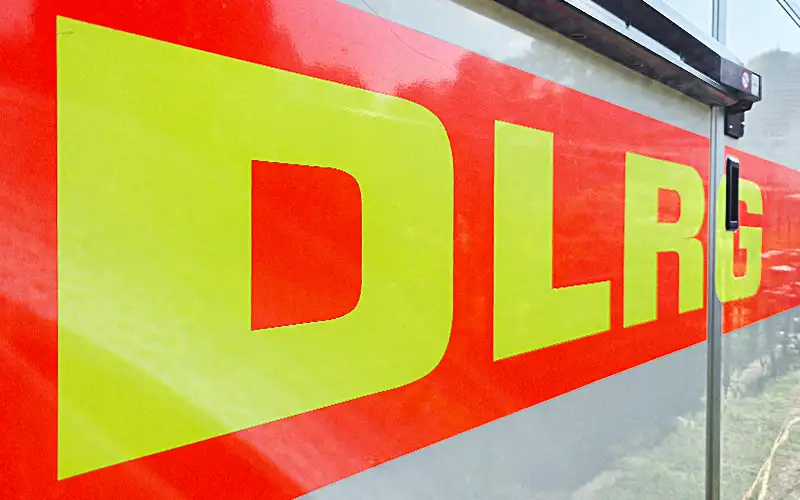 fluereszierende neon folie fuhrpark beschriftung folierung