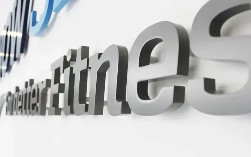 materialien-profilbuchstaben fraesbuchstaben lackiert wandmontage profilbuchstaben