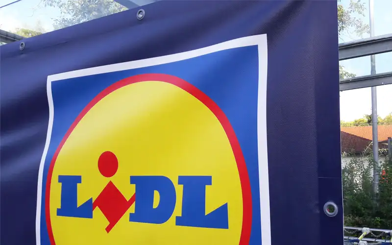 XXX frontlit banner gesaeumt geoest bannerdruck