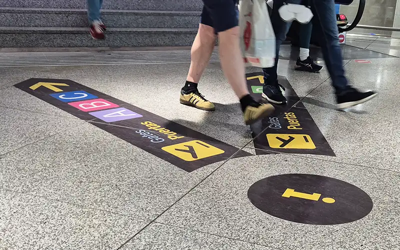 leitsystem steinfliesen bodenfolie folierung foliendruck