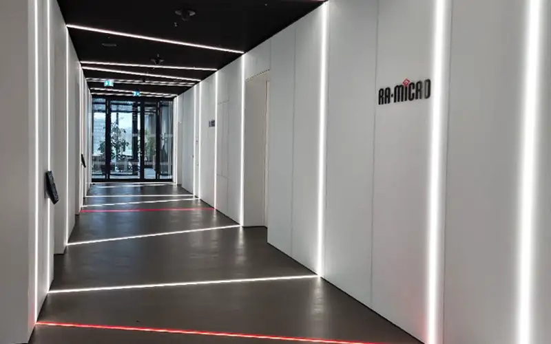 leuchtstreifen gebaude logoplott beschriftung folierung referenz