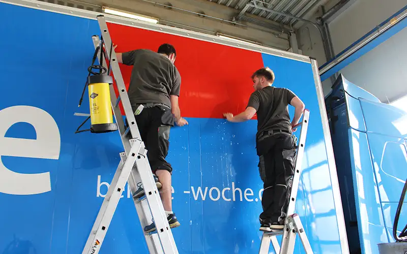 lkw auflieger beschriftung trailerbeschriftung folienmontage folierung