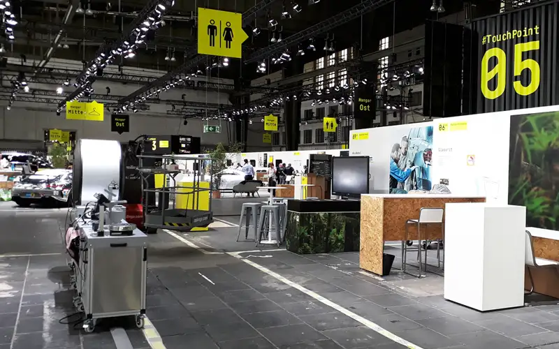 messe folien folierung beschriftung montage deckenhaenger plattendrucke leitsystem