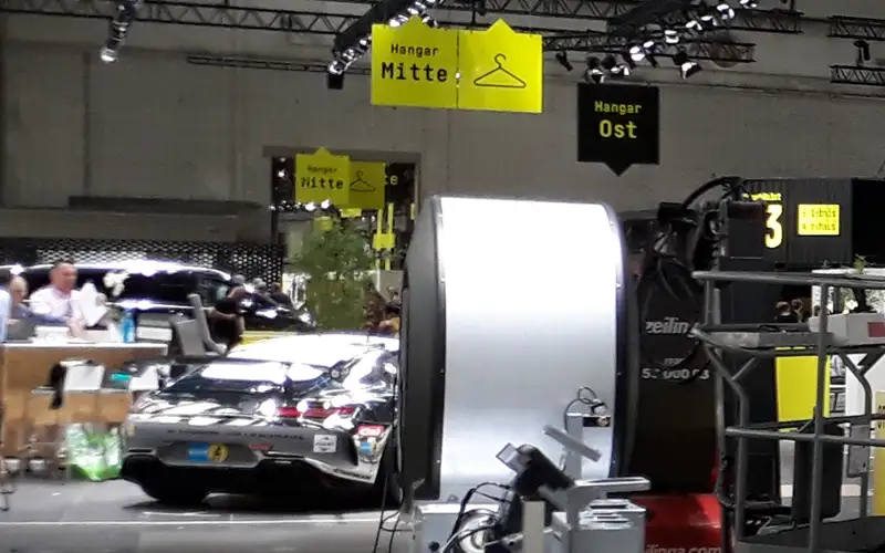 aufsteller plattendruck messe folierung beschiftungen deckenhaenger deckenschilder leitsystem