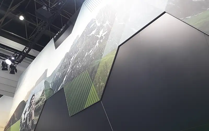 aufsteller plattendruck messe folierung untergrund matt konturschnitt plattendrucke