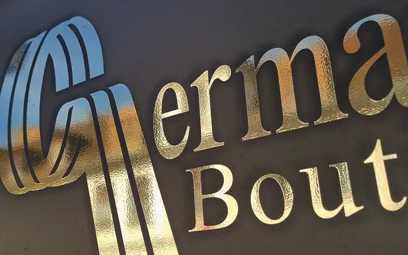 metallisierte folie crome gold hintergrund matt beschriftung folierung