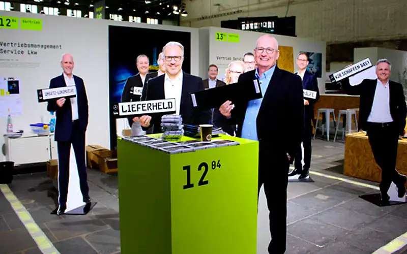 personenaufsteller lebensgross plattendruck referenz