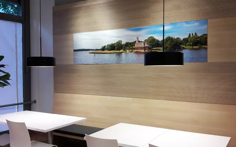 plattendirektdruck dibond wandbild eingelassen im holz interior produktion