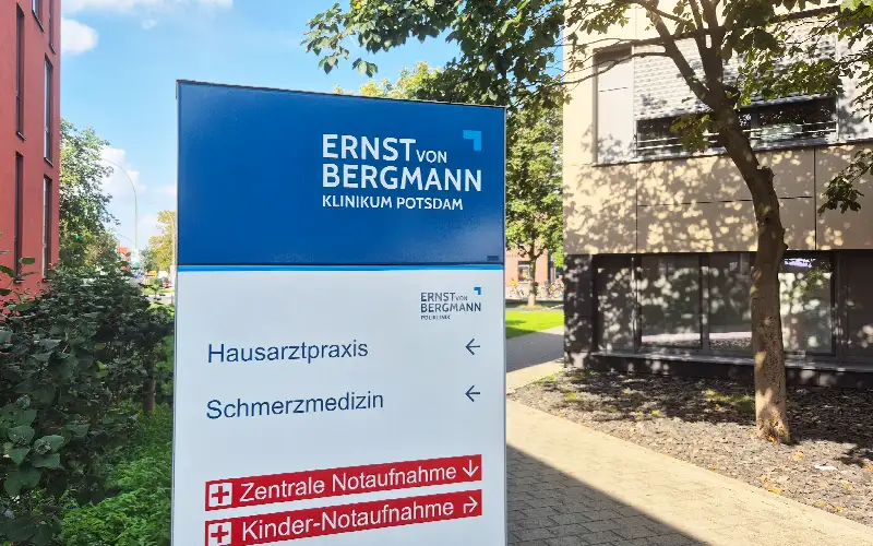 pylon beschriftung folierung leitsystem