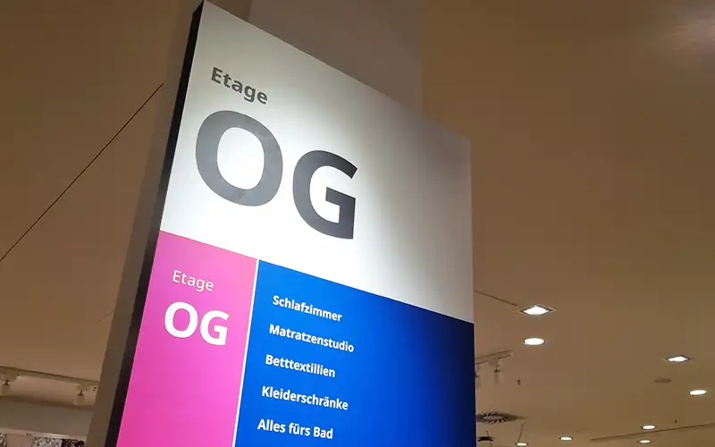 pylon wegweiser leitsystem beschriftung interior