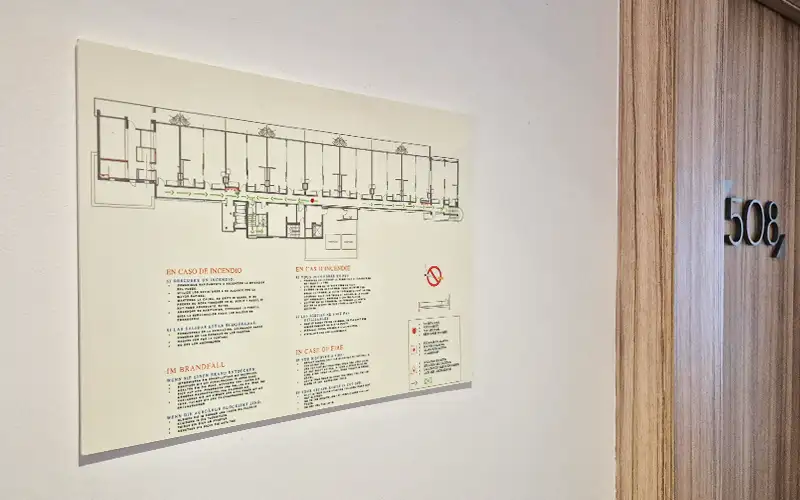 schild nachleuchtend brandschutz leitsystem