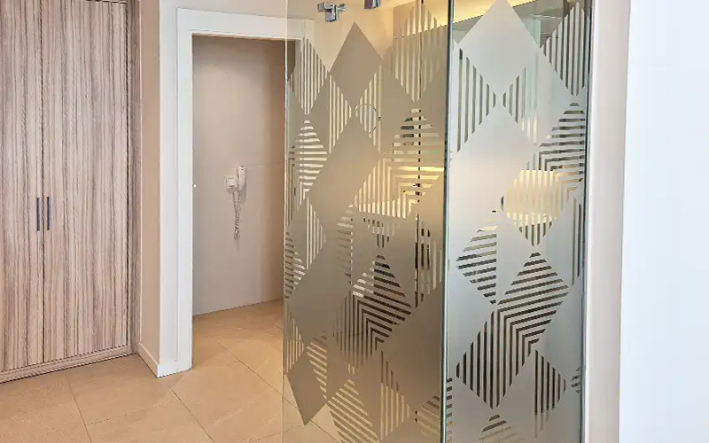 sichtschutz glasdekorfolie beschriftung folierung interior