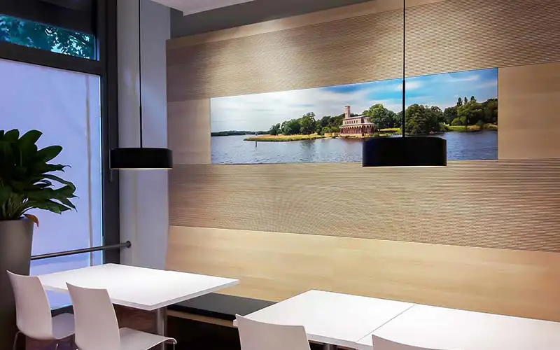 wandbild dibond eingelassen in holz interior produktion