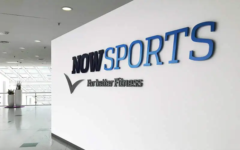 pos messestand outdoor hartschaumplatten plattendruck referenz wandlogo profilbuchstaben lackiert abstandshalter wandmontage