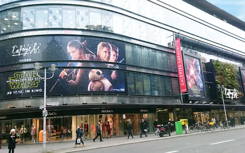 xxl folierung glasfassade gebaude foliendruck
