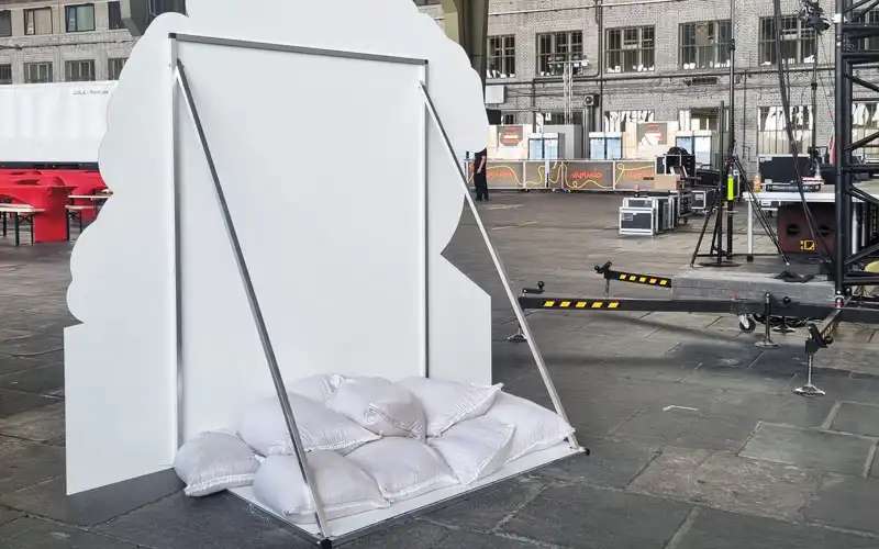 xxl logo aufsteller rueckkonstruktion alu plattendruck