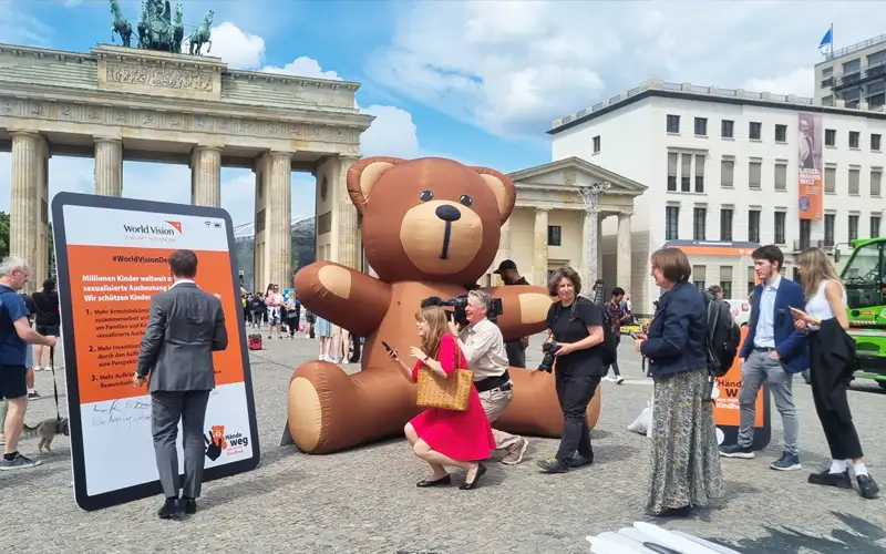 aufsteller plattendruck xxl tablet aufsteller event produktion plattendruck veranstaltung referenz